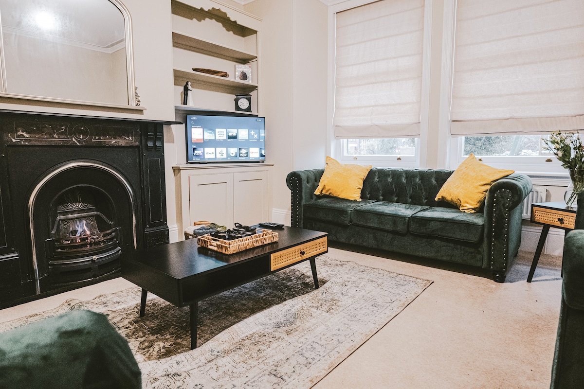 Top Airbnb: St. Michael's Town House in Quedgeley