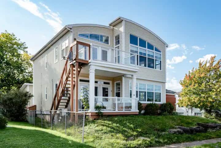 Lakeside Escape | 3br, Morning Deck & Lake Views - Moncton