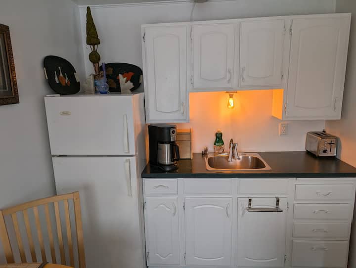Cozy Beachfront Studio Apartment - Port Stanley