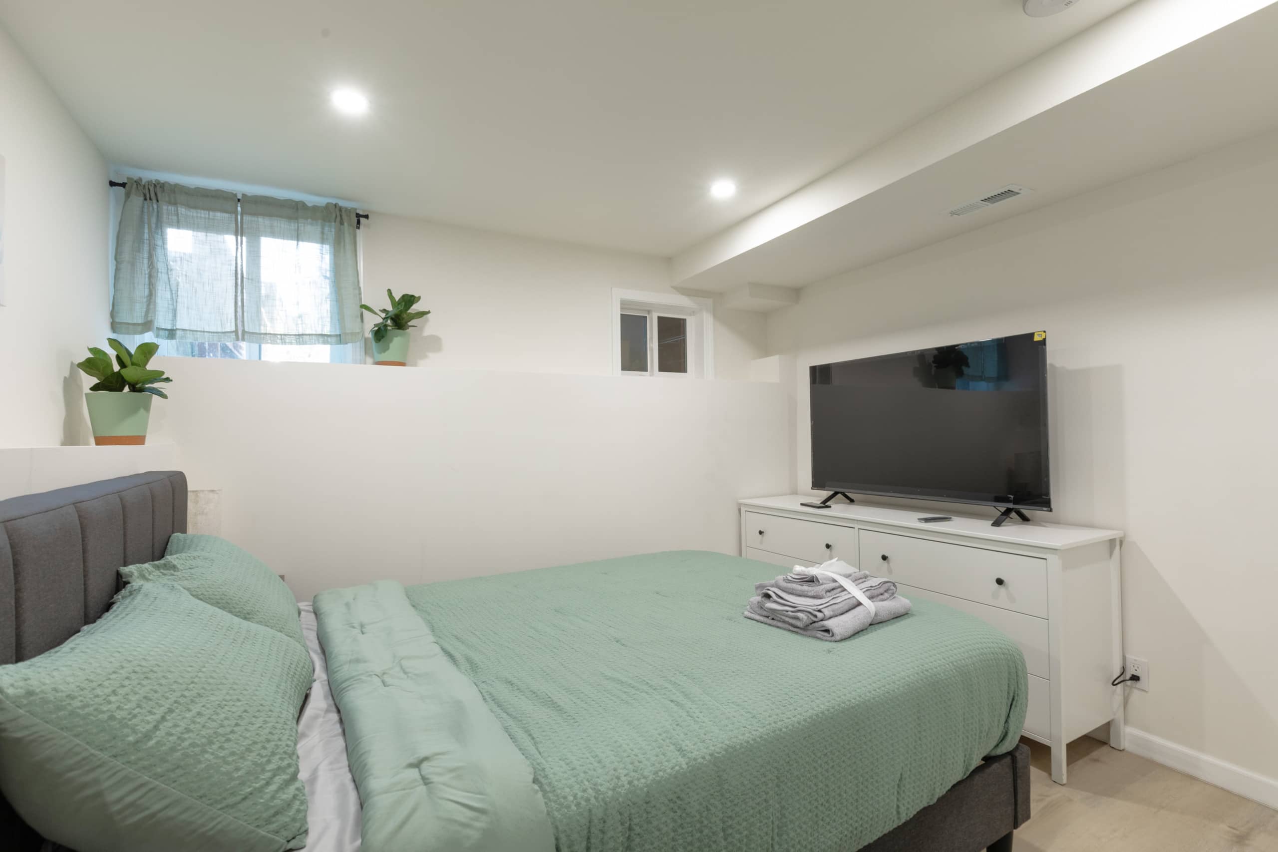 Private 2BR Suite Near Transit & Easy SF Access - Image 8