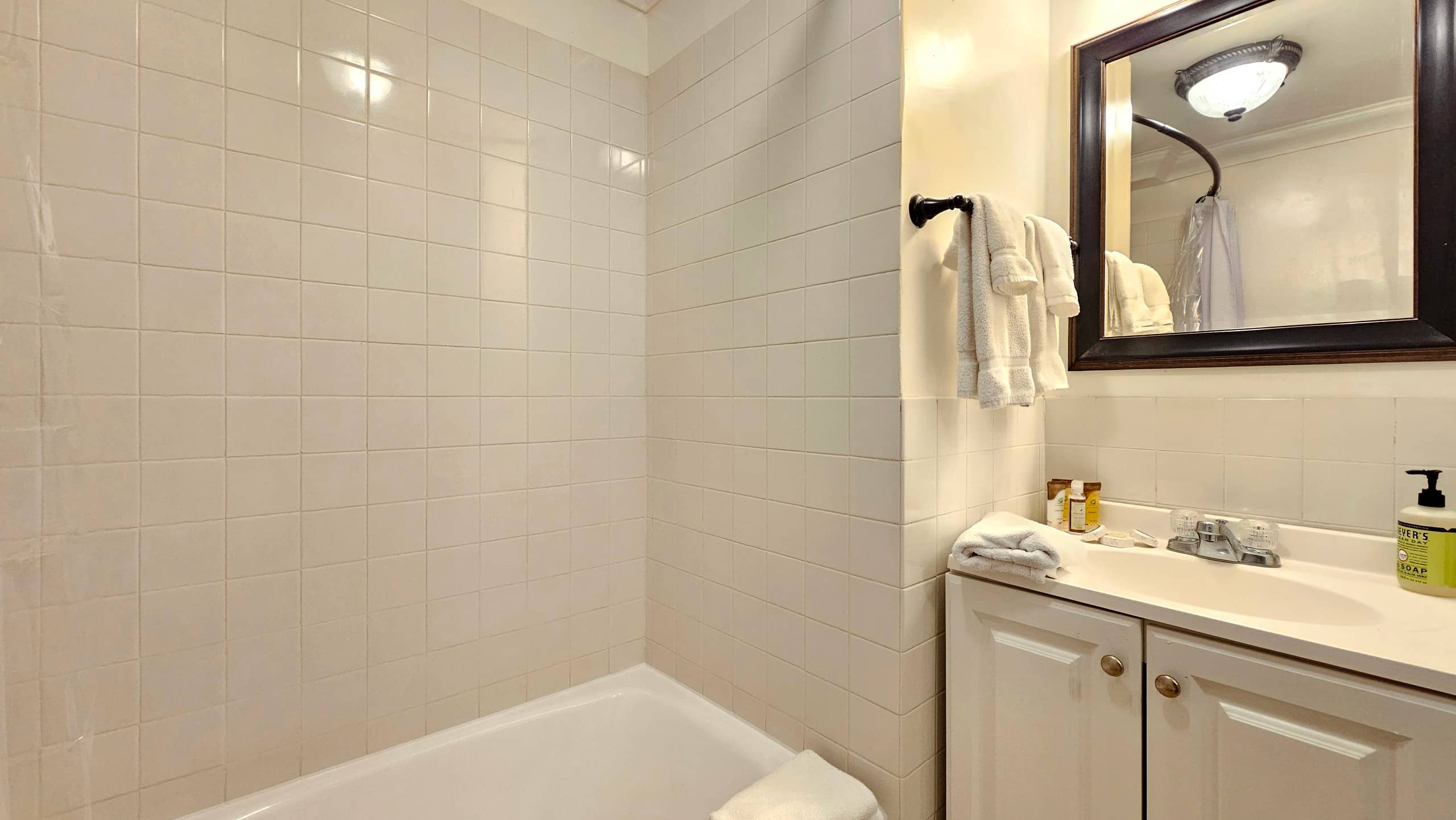 Waikiki Grand Hotel® 416 Surfing adventure Suite - Image 9
