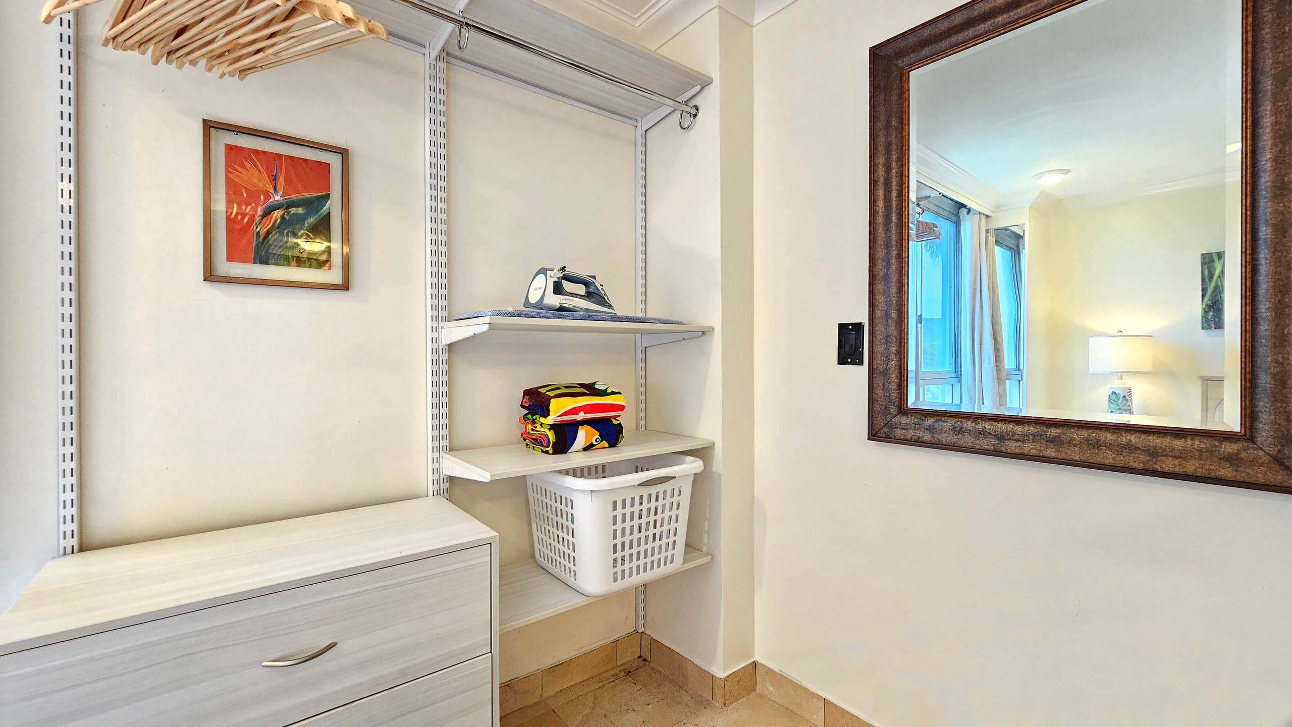 Waikiki Grand Hotel® 416 Surfing adventure Suite - Image 29