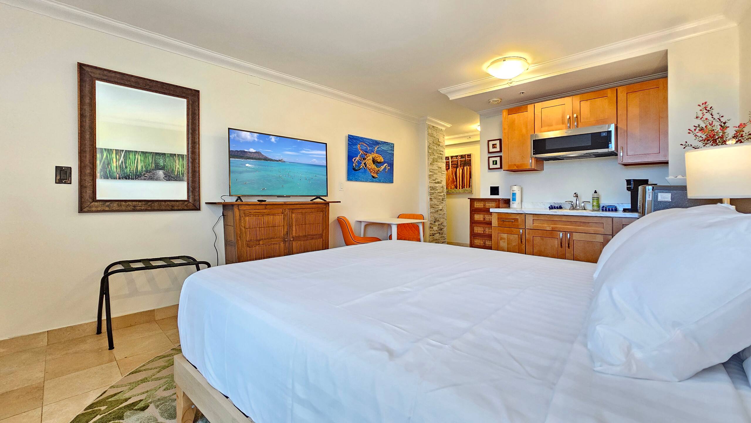 Waikiki Grand Hotel® 416 Surfing adventure Suite - Image 27