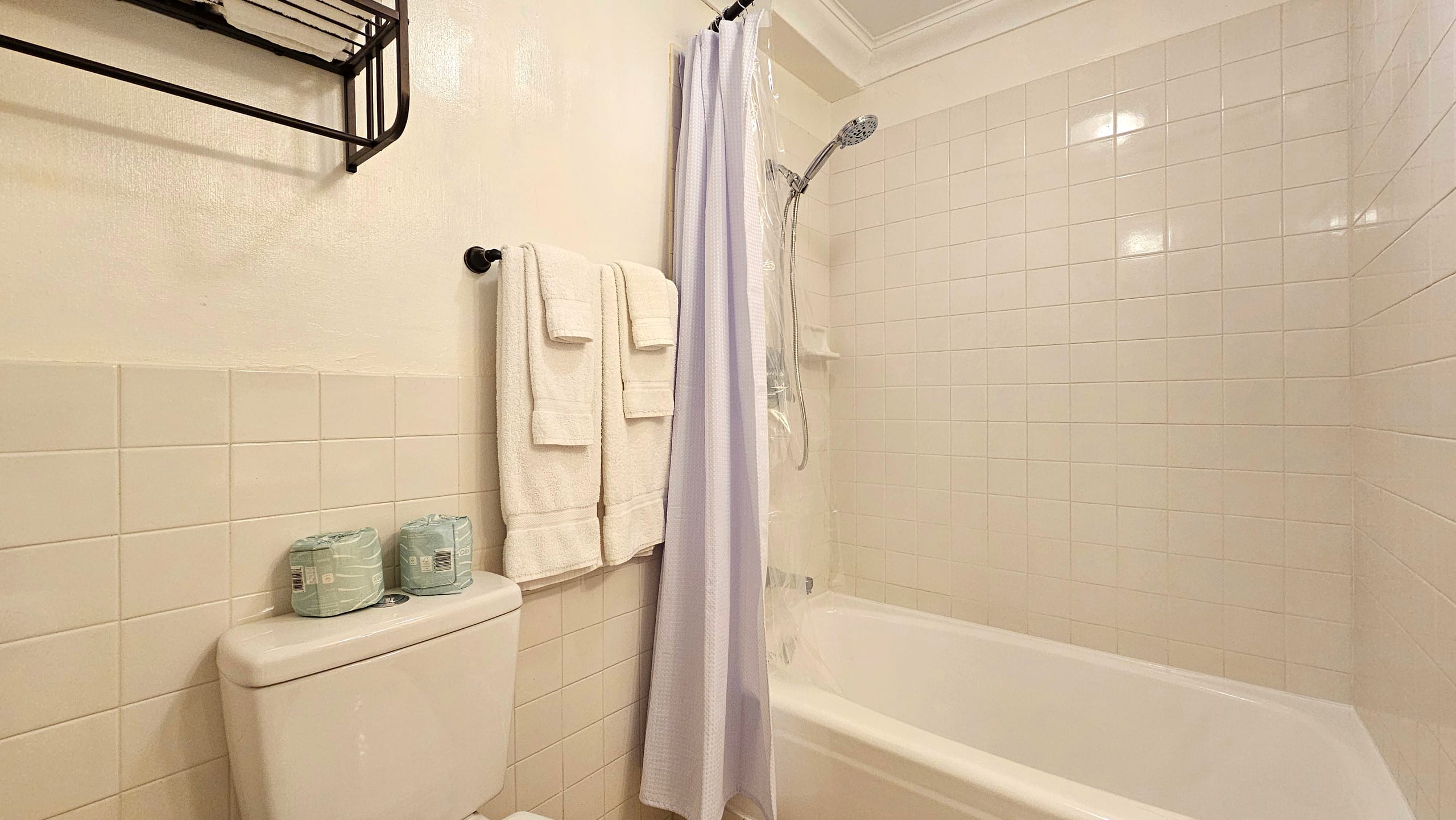 Waikiki Grand Hotel® 416 Surfing adventure Suite - Image 10
