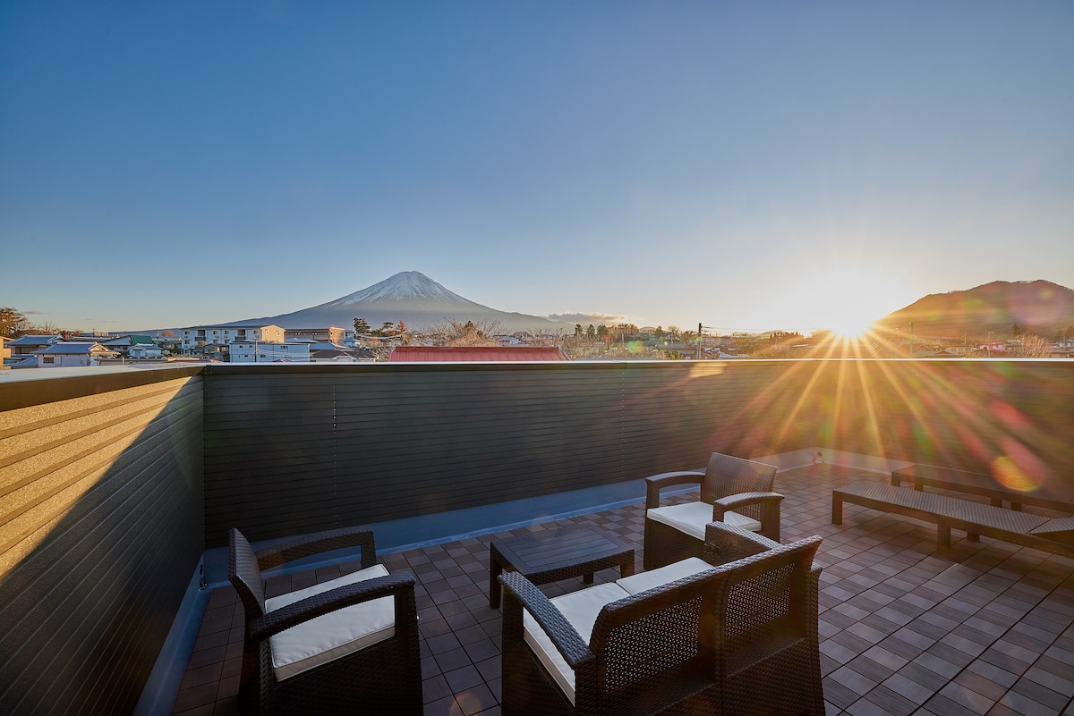 Relax with a stunning view of Mt. Fuji. Newly built rental villa