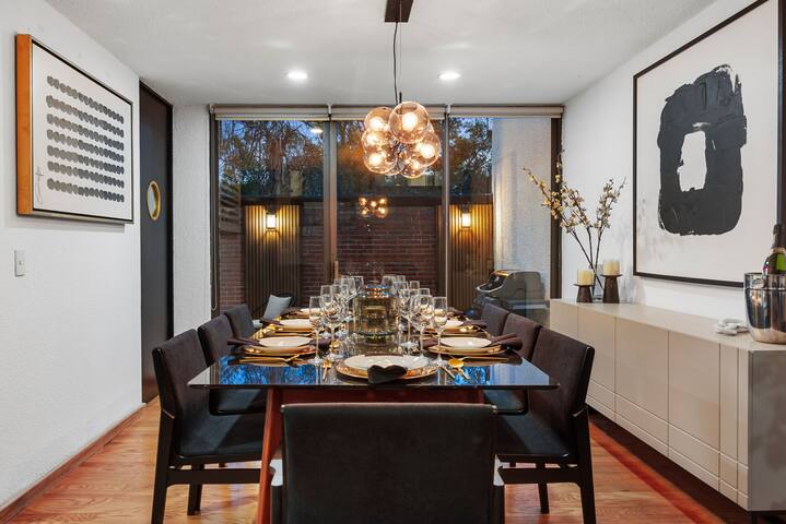 Modern 5-story Architectural Digest Home gallery image 5