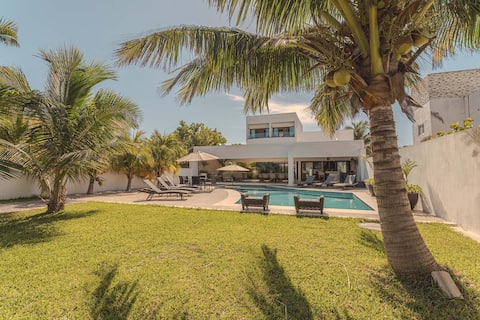 Cuzamil, big waterfront house