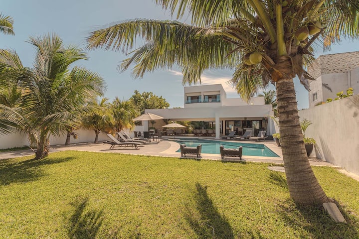 Cuzamil, large oceanfront house