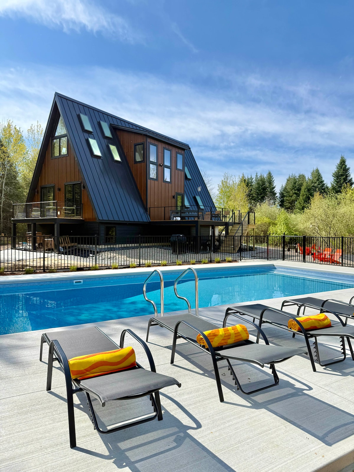 【廃盤品】TWO PEAKS CABIN TM-200167 Two Cozy” Mountain Cabin for Two! - Gatlinburg | Vrbo