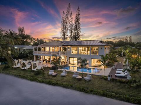 The Resort 9BDRM/11BTHS, Lakefront