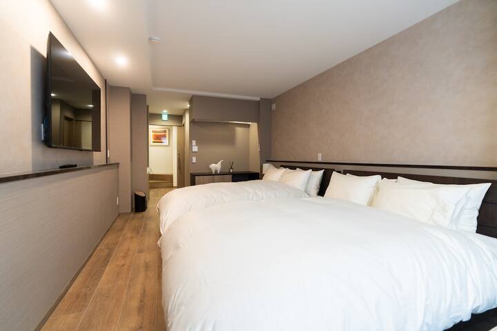 東京タワー徒歩圏|100平米広い一棟まるまる貸切MAX9人|フルリノベ済|羽田空港まで電車一本21分 gallery image 2