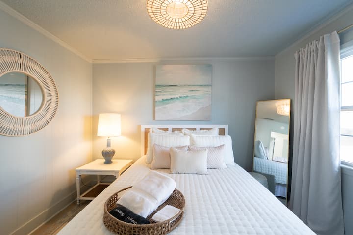 Primary bedroom on main floor - queen bed & smart TV.