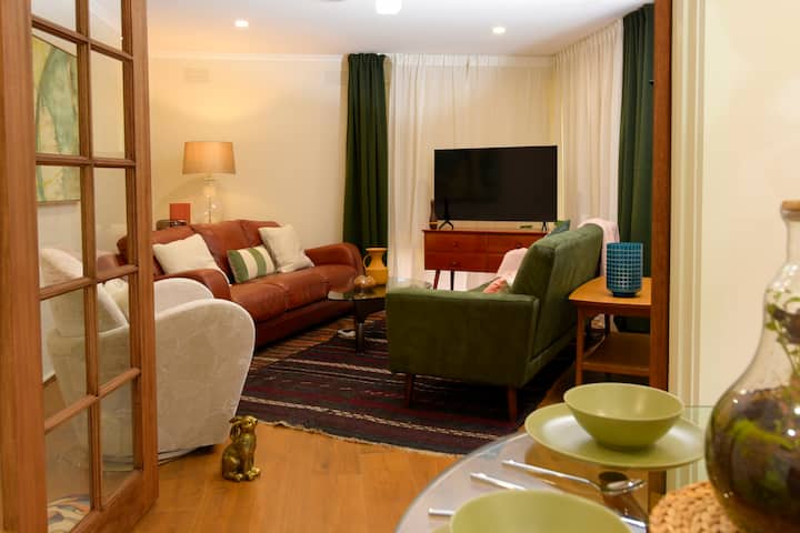 Beautiful Lakeside Unit - Bayswater