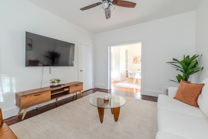 Harvard 3bdr/5-min Walk To Train / Free Parking - Boston, MA
