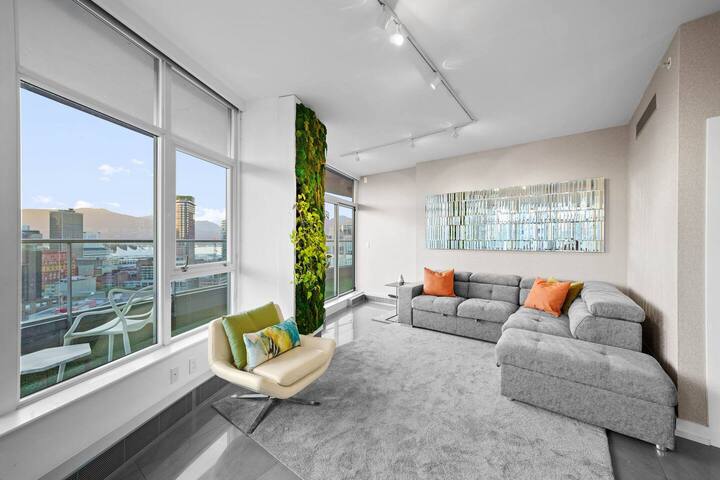 Luxurious Skyview Penthouse gallery image 4