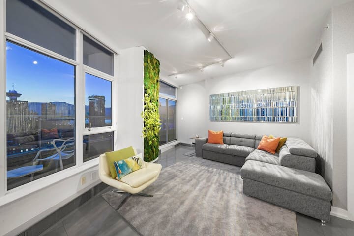 Luxurious Skyview Penthouse gallery image 3