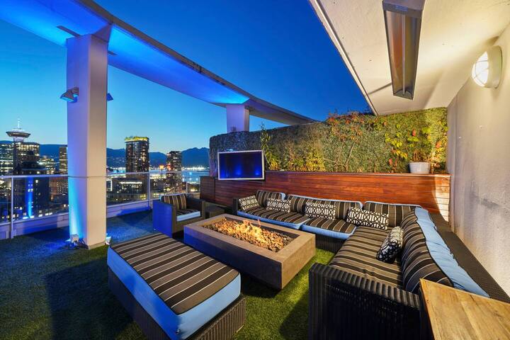 Luxurious Skyview Penthouse gallery image 2