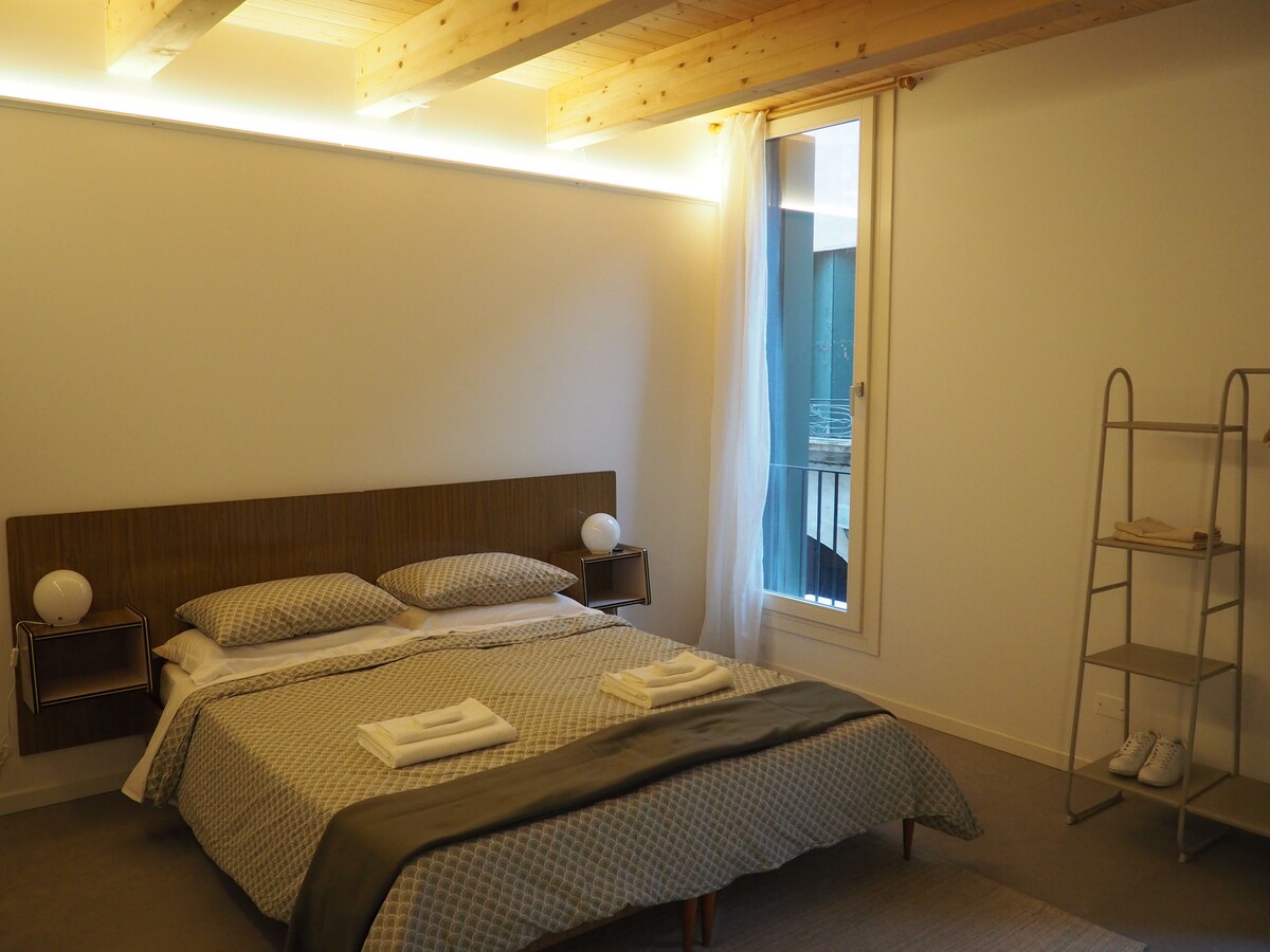 加大双人床-两张单人床可供选择