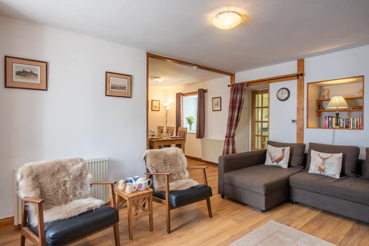 Traditional Highland Cottage Near Loch Ness - Loch Ness