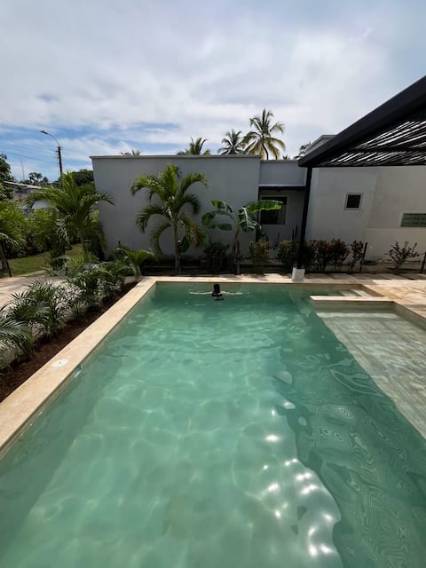 Modern house, swimming pool, AC, 2 minutes from the sea, Coveñas.