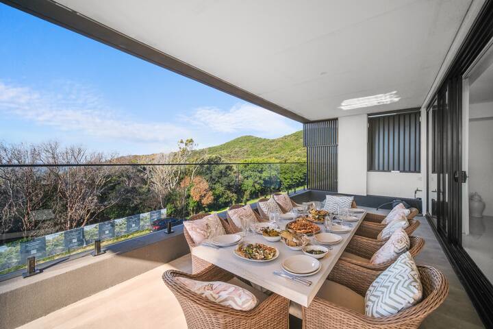 Diamond Waters Forster Serene 4BR Panoramic Views. gallery image 5