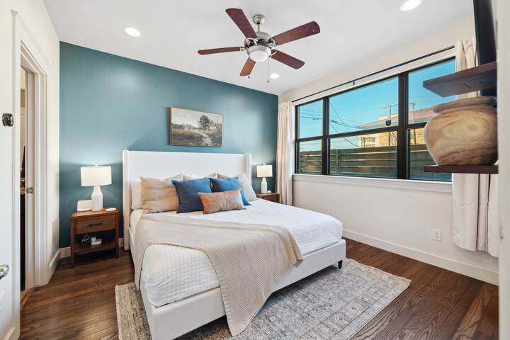 Walk to Magnolia Ave • Luxe Rooftop Patio gallery image 5