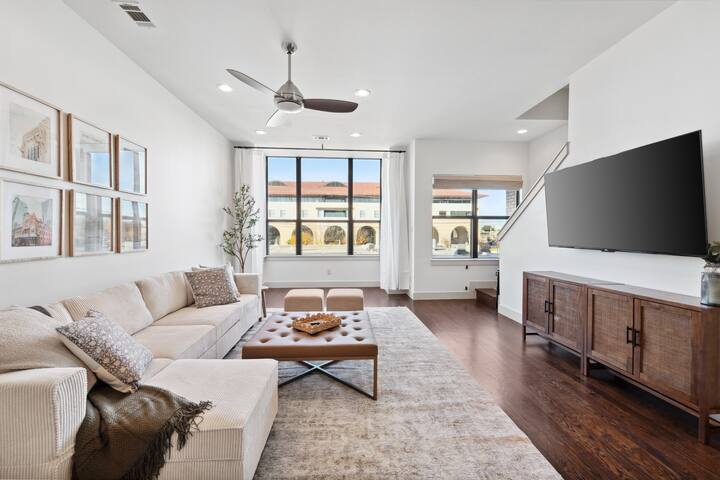 Walk to Magnolia Ave • Luxe Rooftop Patio gallery image 4