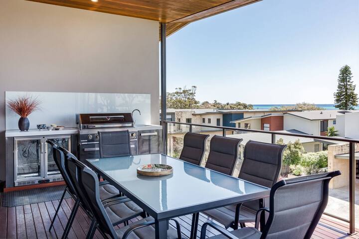 Regency Beach House gallery image 3