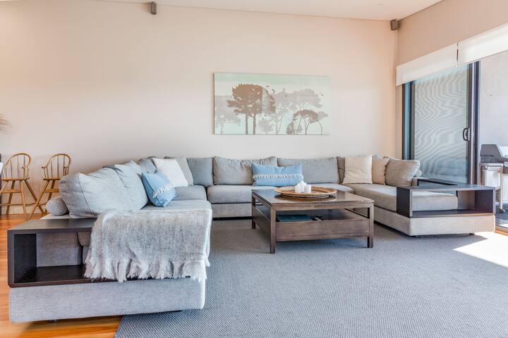 Regency Beach House gallery image 5