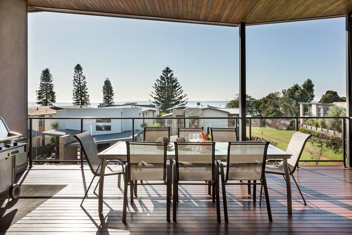 Regency Beach House gallery image 4