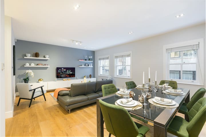 Chic 2BR duplex steps from Hyde Park gallery image 3