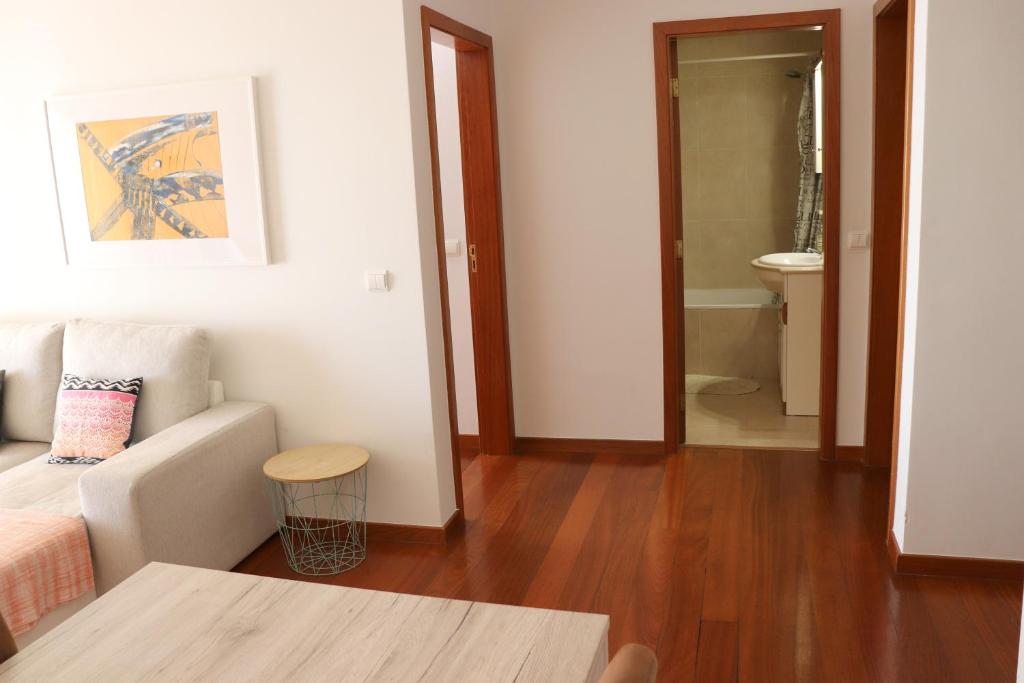 Acesso aos quartos e à casa de banho.