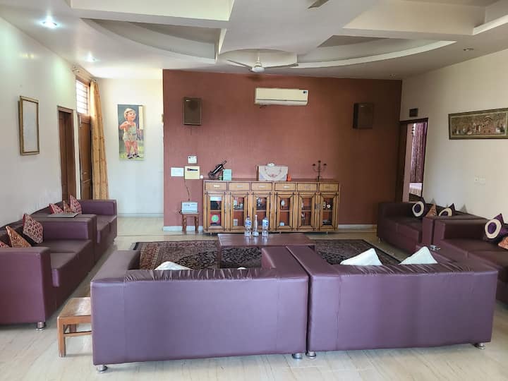 5bhk| Kitchen| Outdoors| Weddings, Etc | Sector 15 - Faridabad