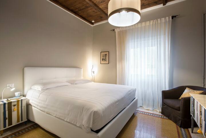 Sunny 2-Bedroom Flat near Vatican&Trastevere, Rome gallery image 2