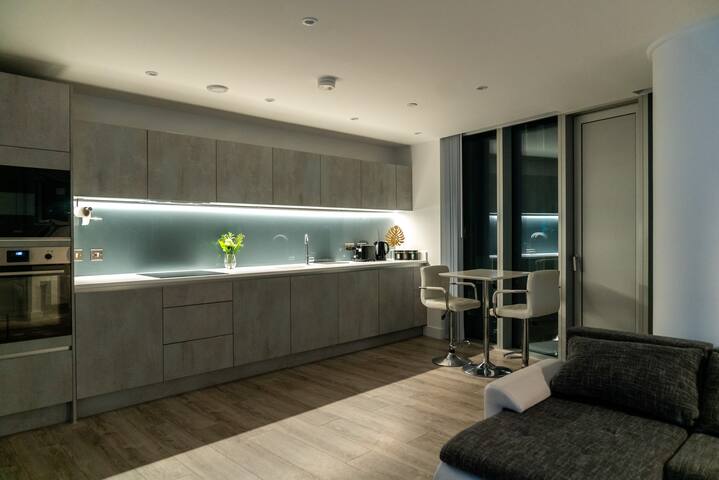 Luxury 2Bed Penthouse with Views Manchester Centre gallery image 5
