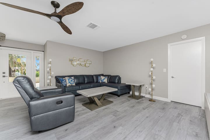 Summer Waterfront Escape • Pool, Dock & Bbq - Punta Gorda, FL