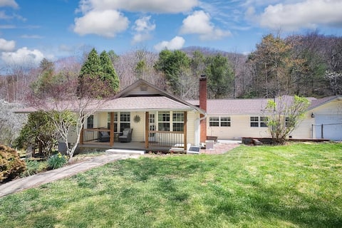 Serene Mountain Getaway w/Hot Tub, Pool