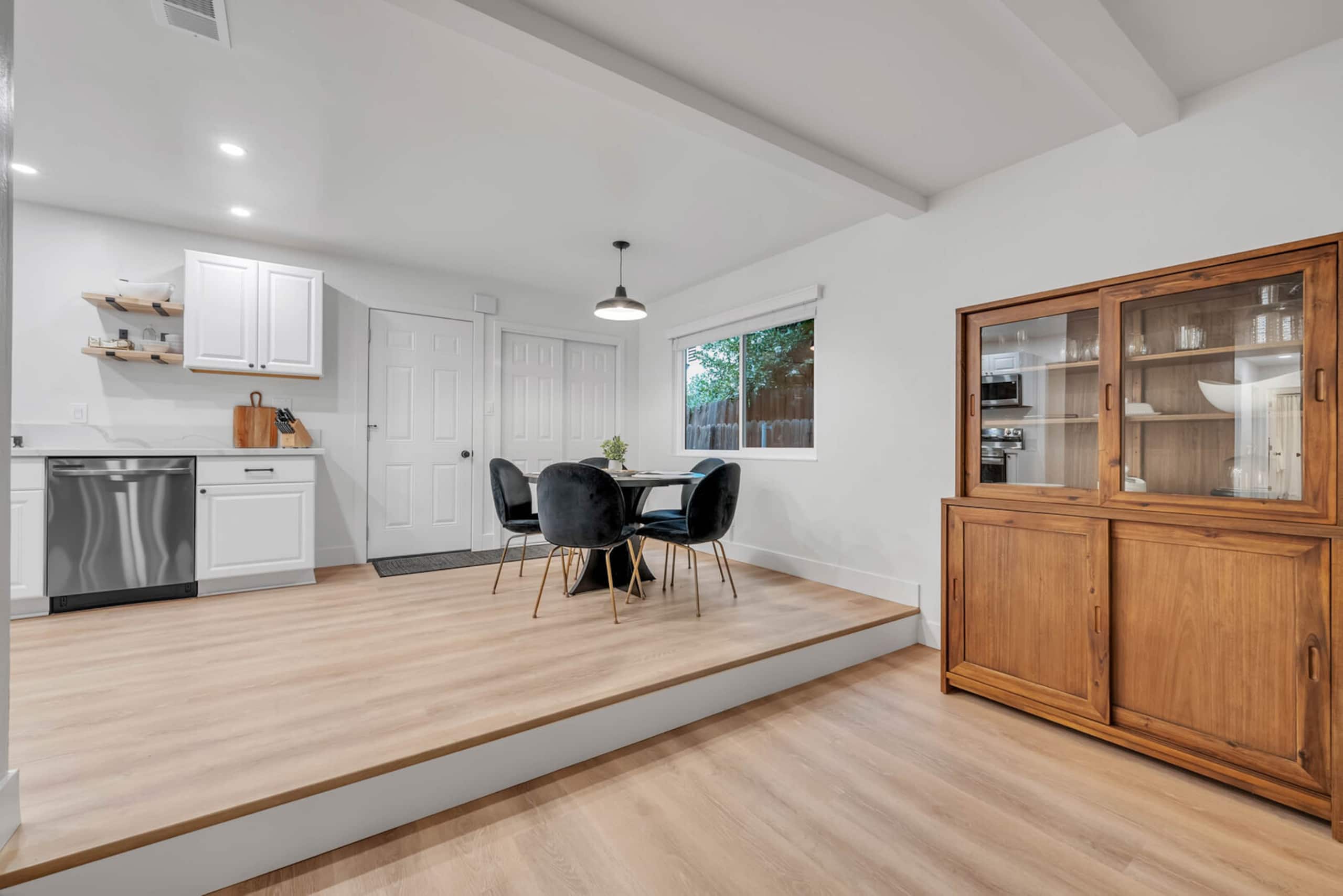 Charming Renovated Home Near CSU Sacramento - Photo 18