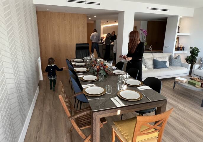 Bright spacious luxury apartment gallery image 3