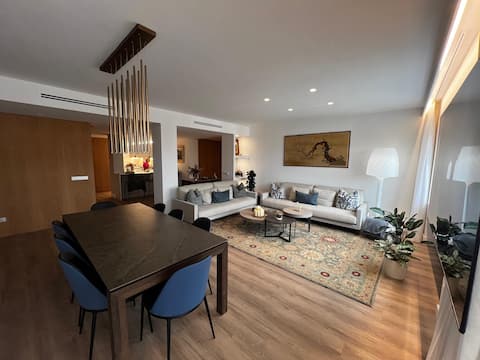 Airbnb con mejor rendimiento: Bright, spacious, luxury apartment en El Pla Del Real