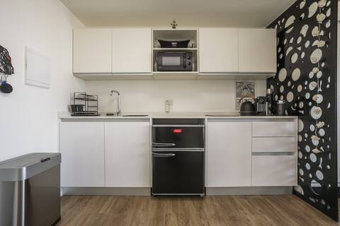 Anuncio de Airbnb popular: Luxury Apt w/ River & Cityscape Views Full Amen en Monserrat