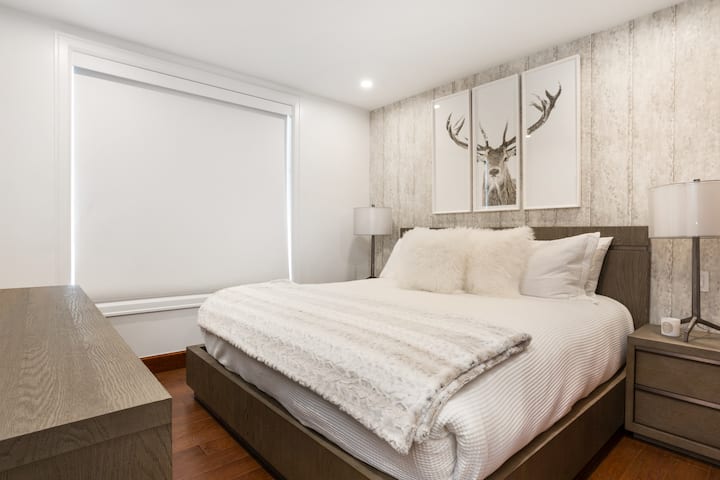 Spavaća soba 3: spavaća soba s bračnim krevetom, pametnim TV-om i vlastitom kupaonicom