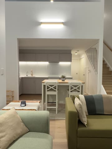 Spacious city pad. Close to everything. Sleeps 6.