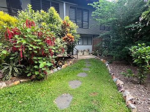 Top performing Airbnb: Lazy Lizards Tropical Retreat. in City Of Darwin