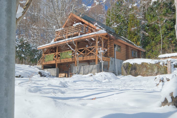 【Cue Iizuna】ログハウス・スキー場5分・最大10名・薪ストーブ・焚き火 - Nagano