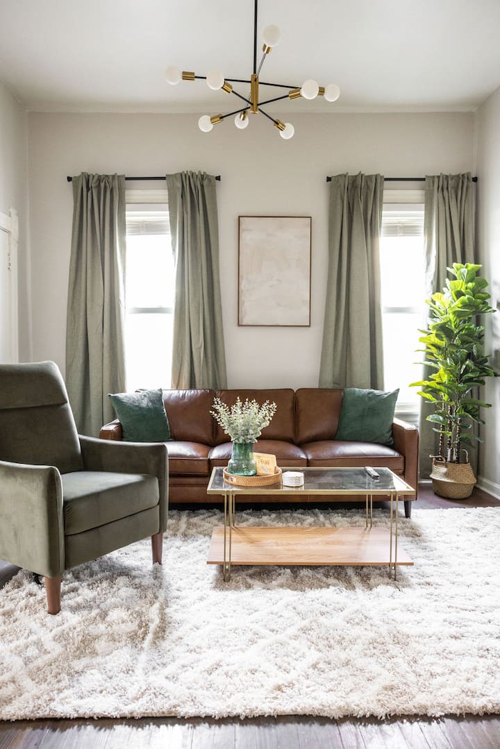 Mid-century Modern Retreat In Little Italy - Cleveland, OH
