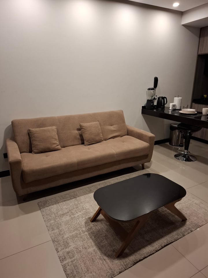 Sofá cama 

Кауч: 210 x 83 x 86 см