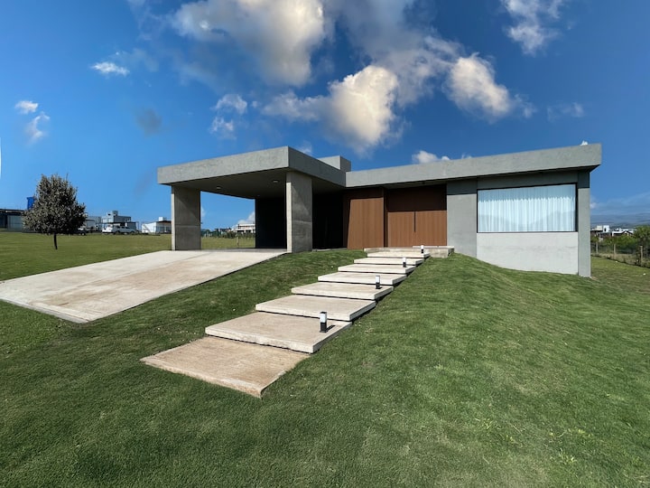 Exclusive residence meters from the lake