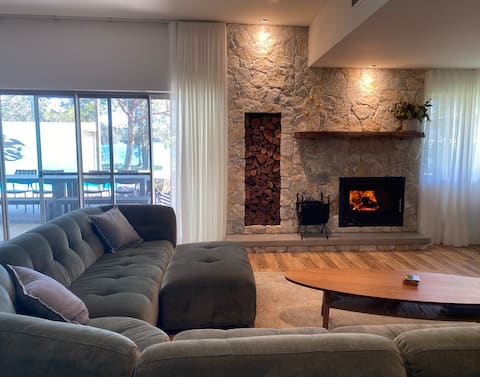 Huge Lakefront House with Pool - dog friendly!