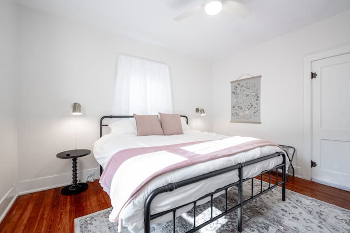 Charming 2/1 In Northshore - Chattanooga, TN